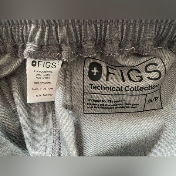 Figs Technical Graphite Bundle Top & Pants - Picture 9 of 11